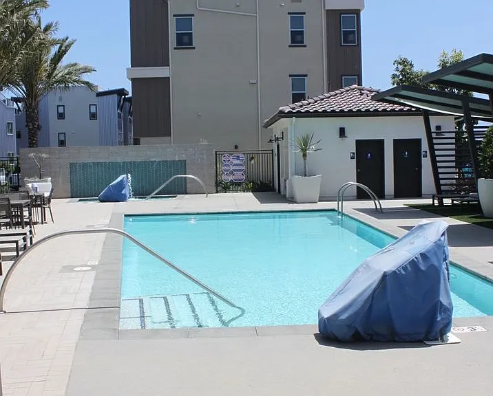1625 Hampton Dr — Photo 37