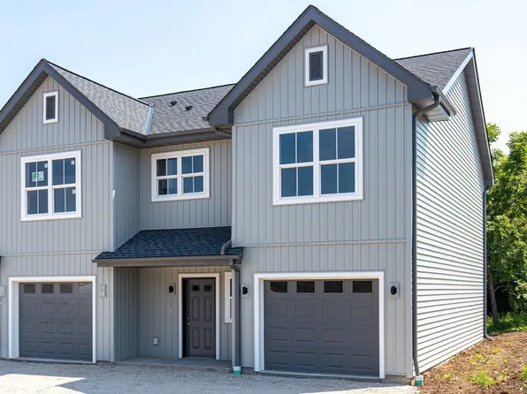 1084 W 20th Ave, Oshkosh, WI 54902