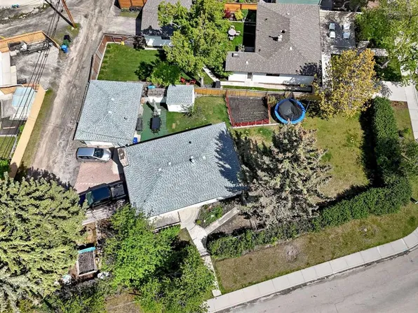 4803 S Montana Cres NW, Calgary, AB T3B 1E7