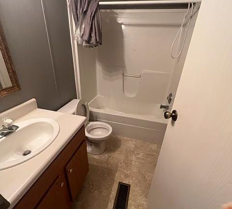 4th image of 144 River Oak Dr