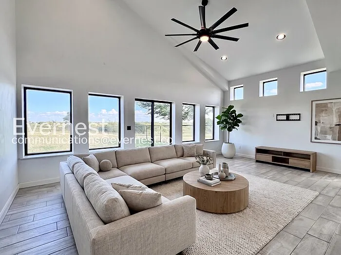 2 bed, 2.0 bath, 1200 sqft, $2,700 — Photo 3