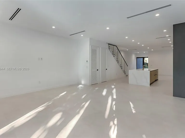 3086 Indiana St — Photo 6