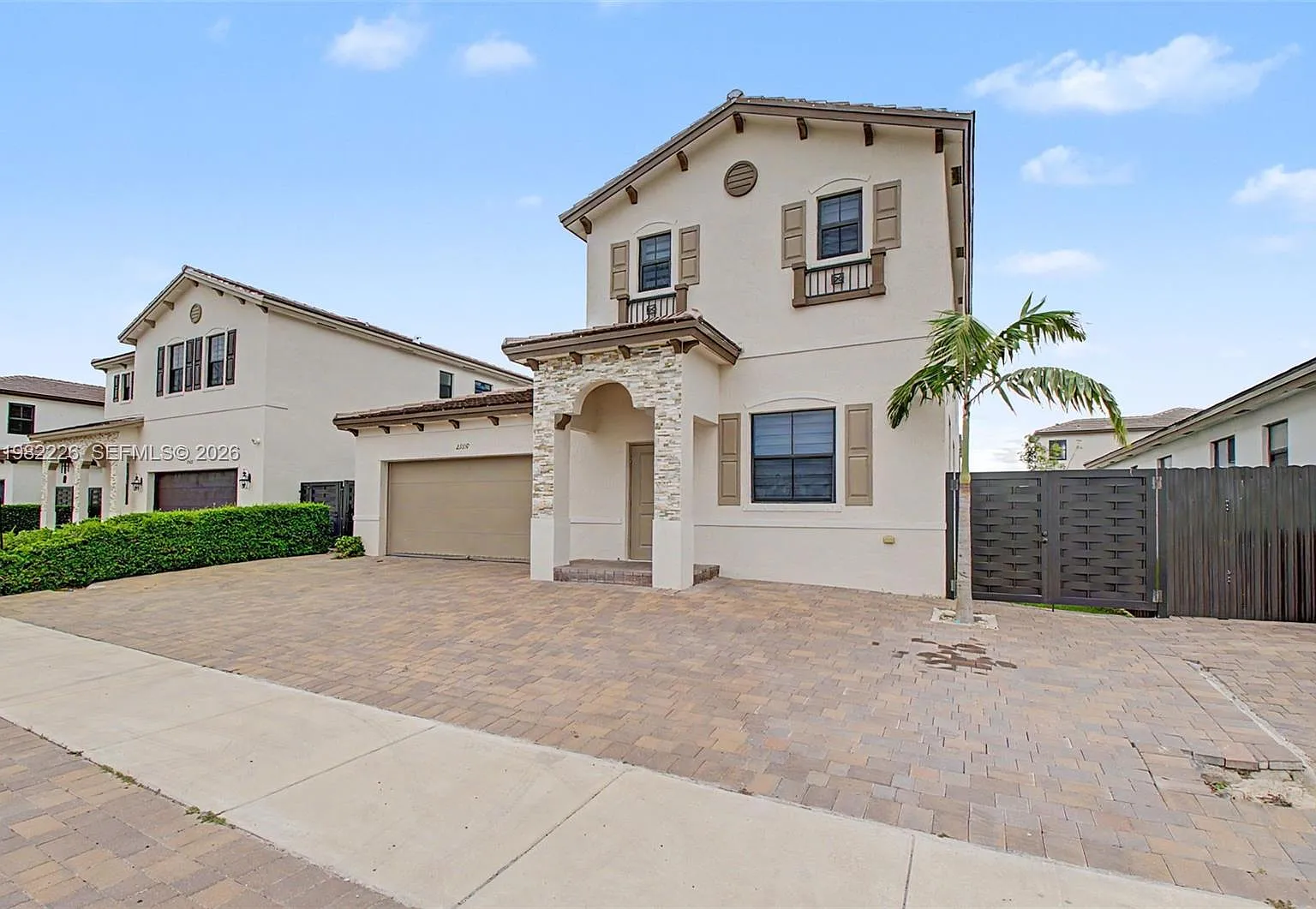 4 bed, 3.5 bath, 3139 sqft, $4,900 — Photo 1