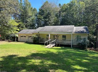 3821 View Ln, Yadkinville, NC 27055
