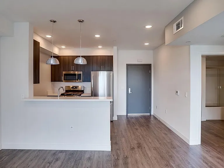 6015 Woodman Ave #201 — Photo 8