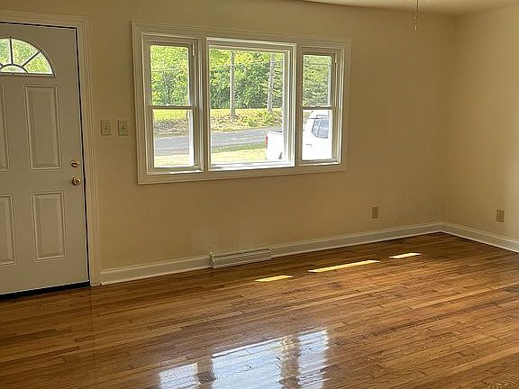 Livingroom photo # 1.