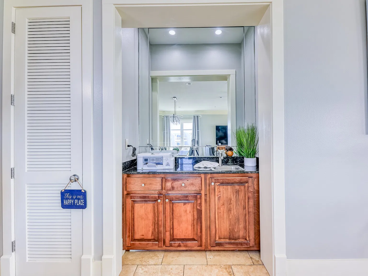 5 bed, 4.5 bath, 3000 sqft, $4,000 — Photo 2