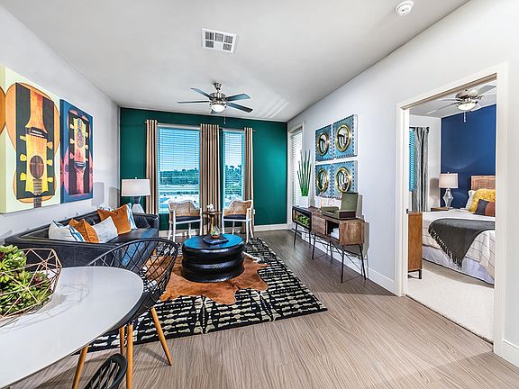 3rd image of 21221 Oxnard St #539