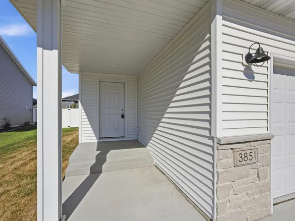 3851 19th St S, Moorhead, MN 56560