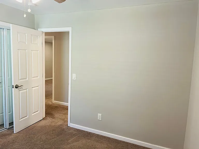 147 N Lake Dr — Photo 20