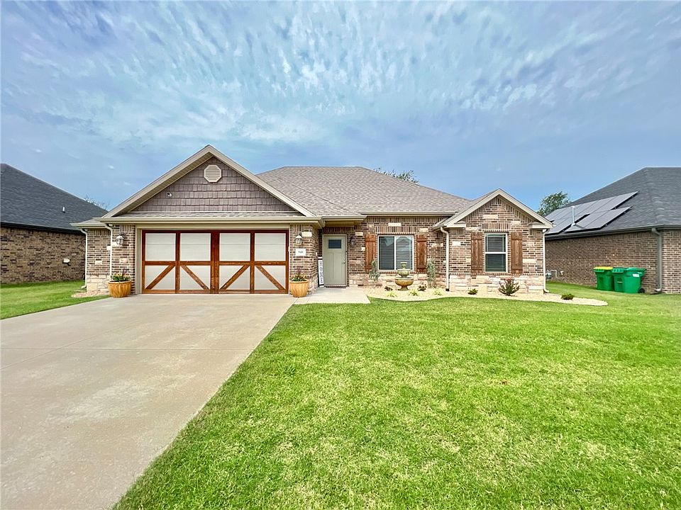 1st image of 940 Bob Glen Cir