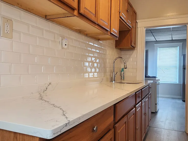 72 Esther St #1 — Photo 1