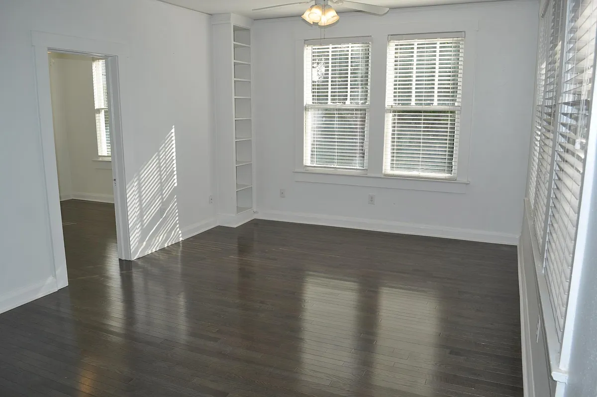 Building Photo - 1305 S Albany Ave #B