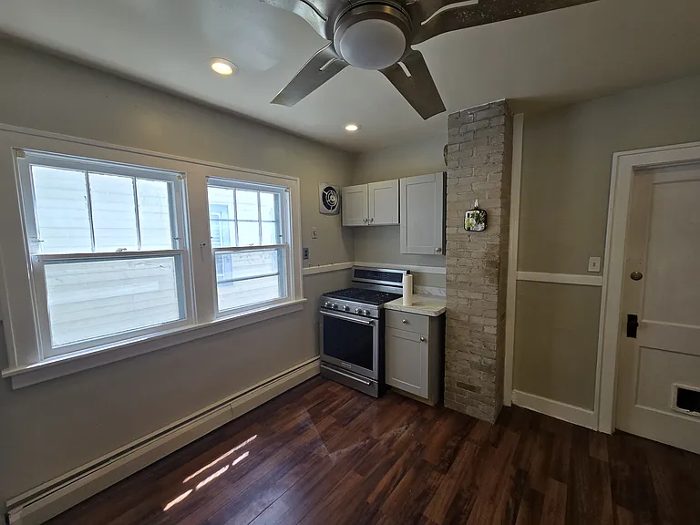 516 Winspear Ave #1 — Photo 16