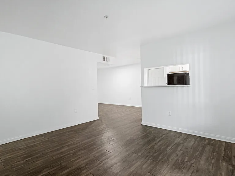 Magnolia City Lights Apartments — Photo 16