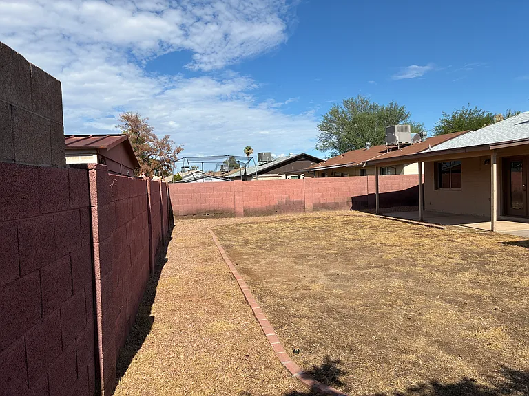 602 W Wickieup Ln — Photo 35