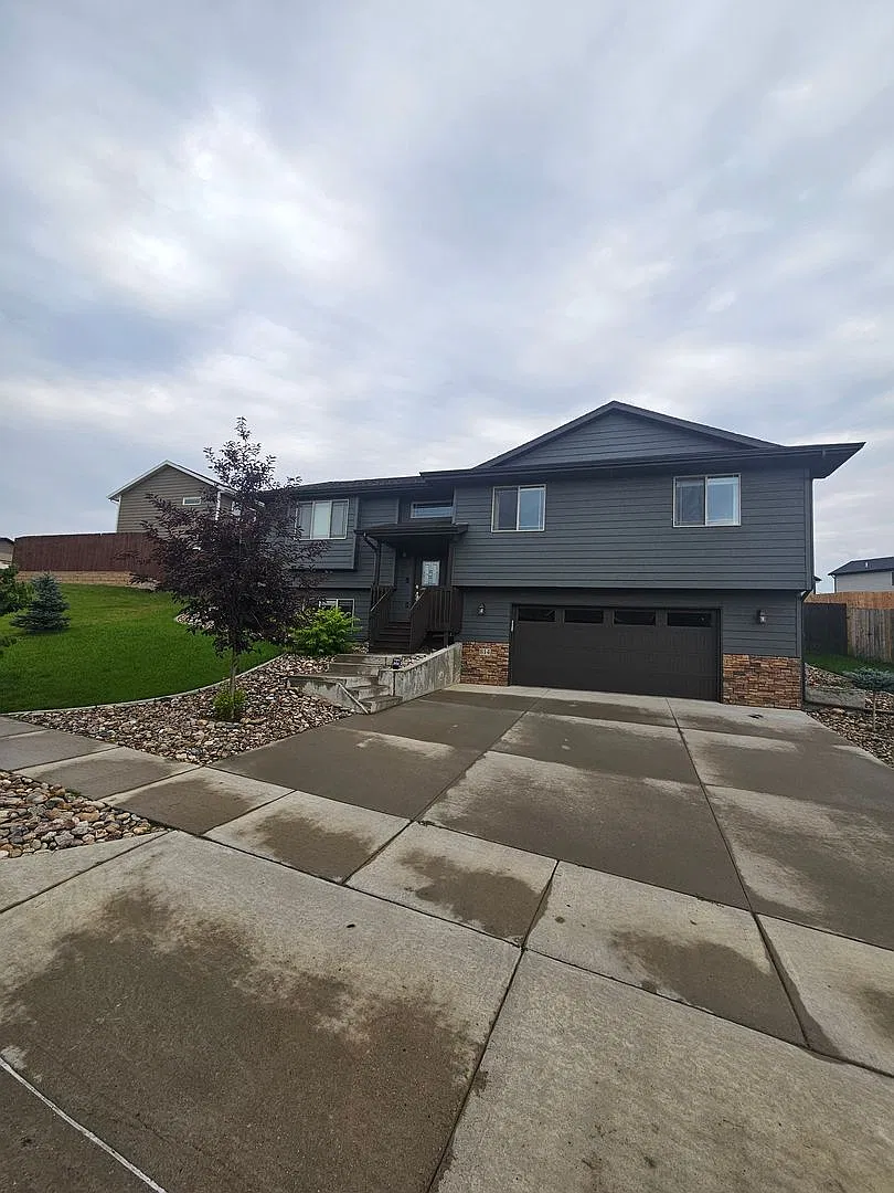 3 Bed | 2.5 Bath | Split-Foyer Home | Double Garage | Rapid Valley — Photo 2