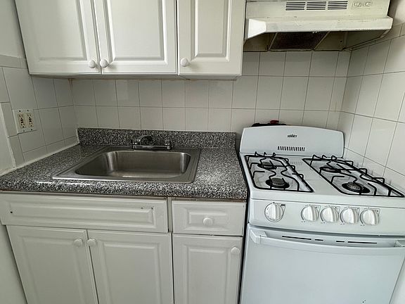 2nd image of 31 Kensington Ave #B2