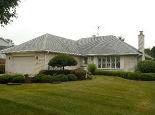 8212 Middlebury Ave, Woodridge, IL 60517