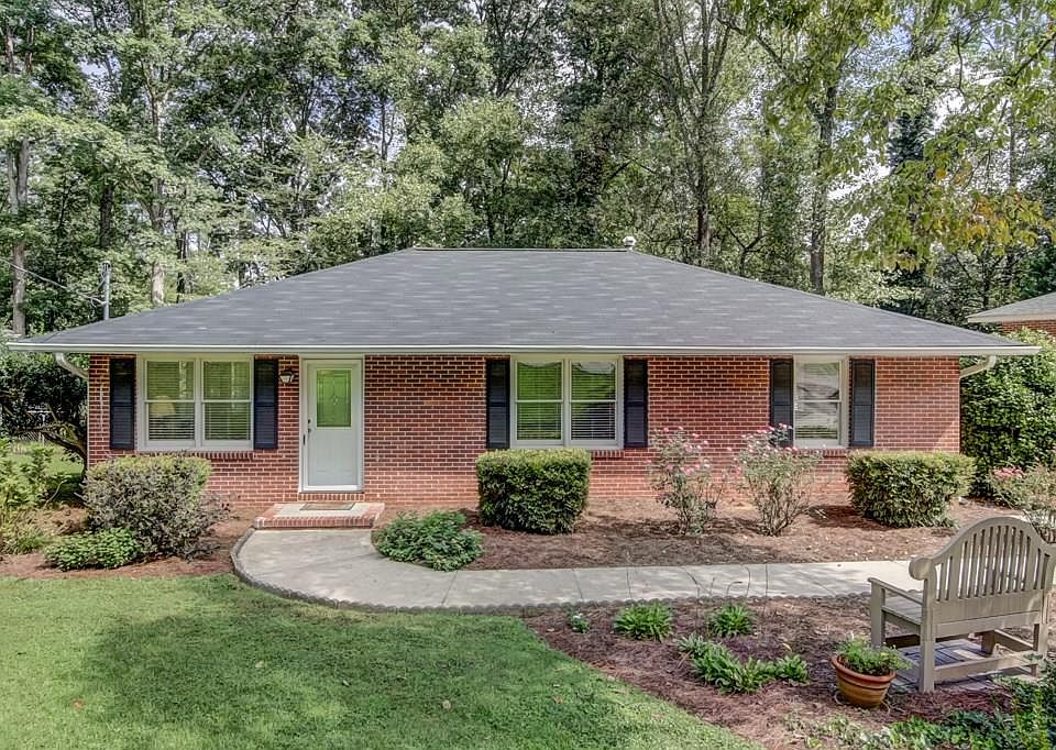 1st image of 2085 Clearwater Dr SE