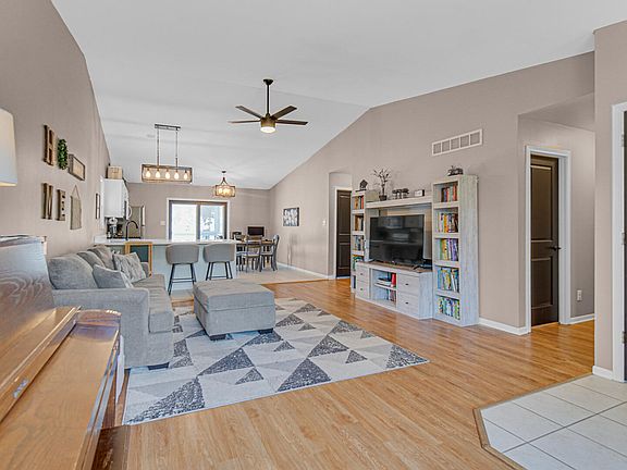 3rd image of 4942 W 93rd Ct