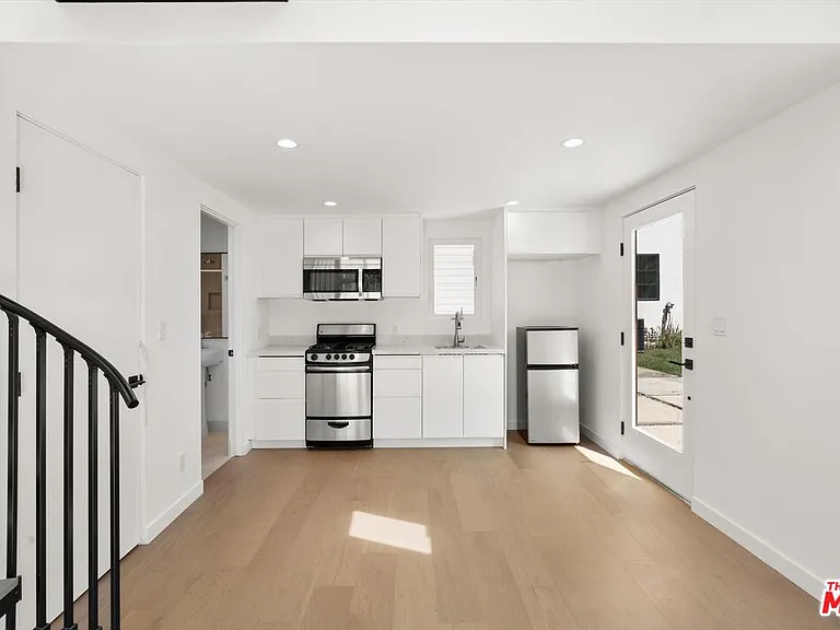 2316 Hill St — Photo 23