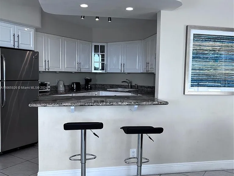 5161 Collins Ave #405 — Photo 19
