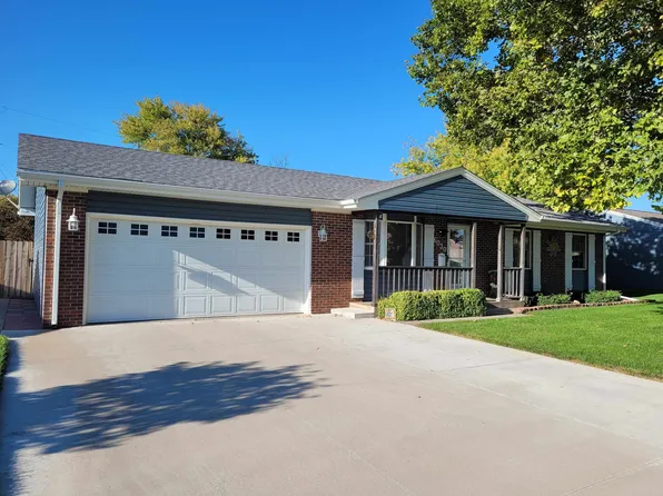 6030 Rosewood Dr, Great Bend, KS 67530