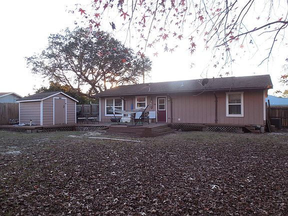 3rd image of 485 Woodfern Ave