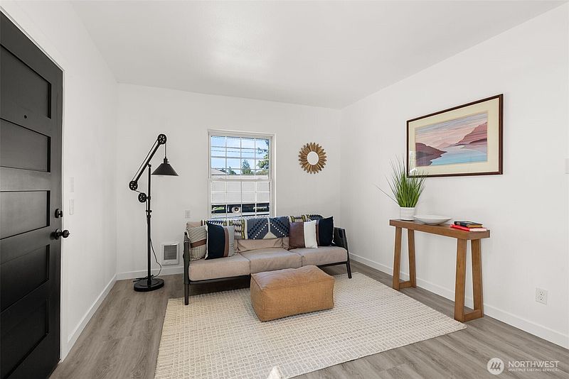 4th image of 217 W Chestnut
