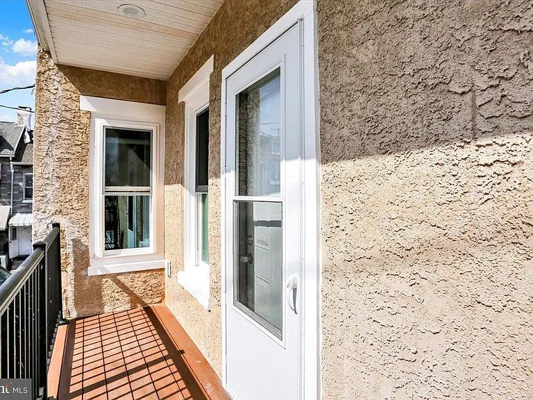 553 Wunder St #2 — Photo 3