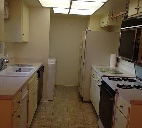 3rd image of 3616 Newton St