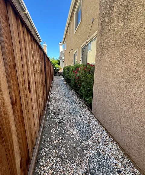 1073 McKay Dr — Photo 18