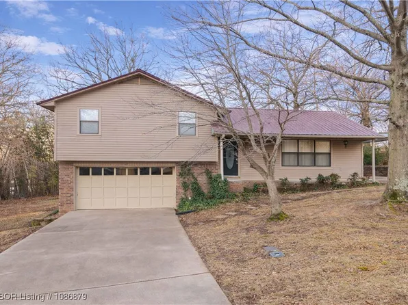 107 Oak St, Arkoma, OK 74901