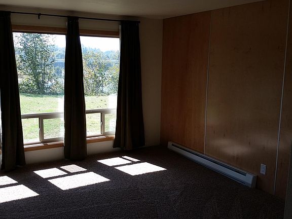 5th image of 381 SE Alder St