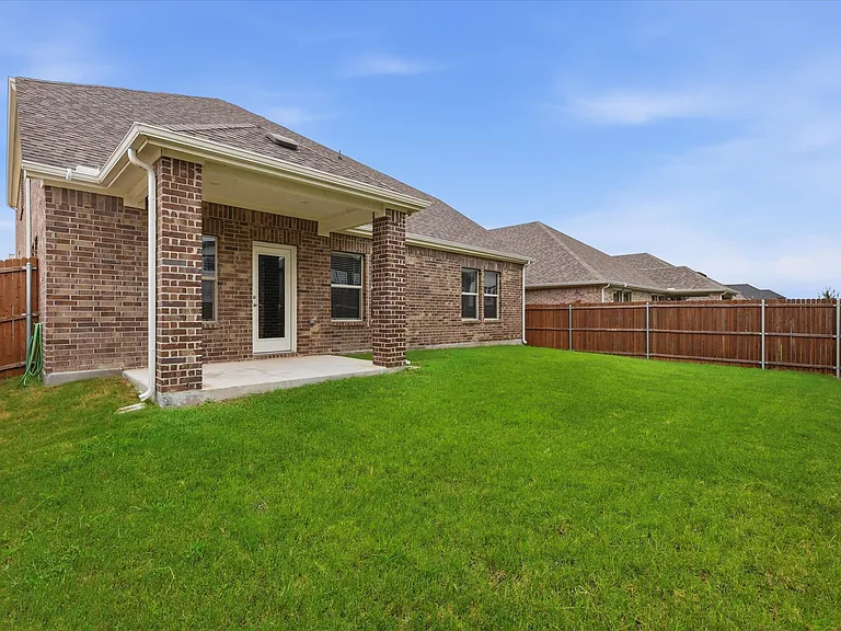 1213 Birchwood Ln — Photo 33