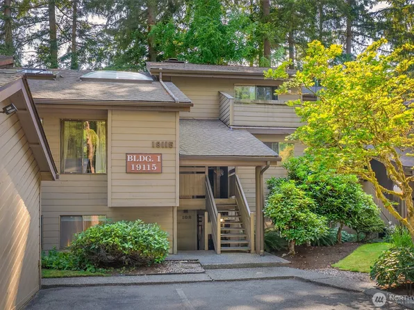 19115 Ballinger Way NW #102, Lake Forest Park, WA 98155