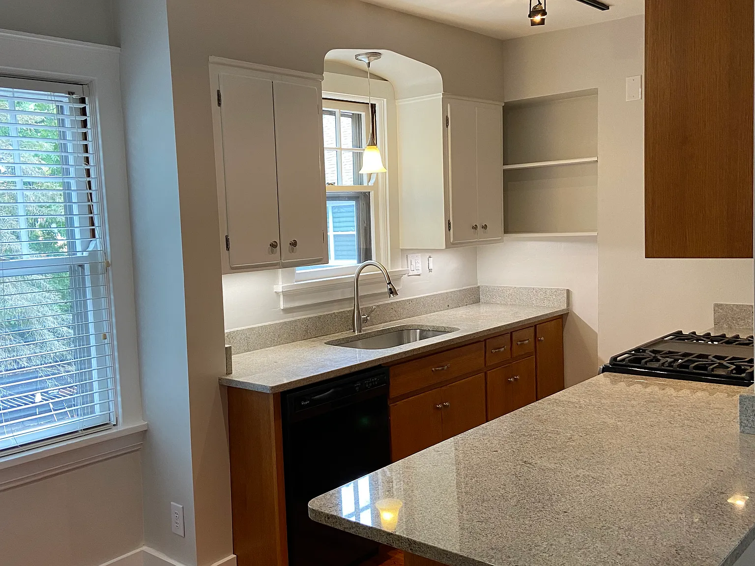 2 bed, 900 sqft, $1,850 — Photo 4