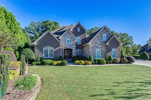 1st image of 916 Wessington Manor Ln
