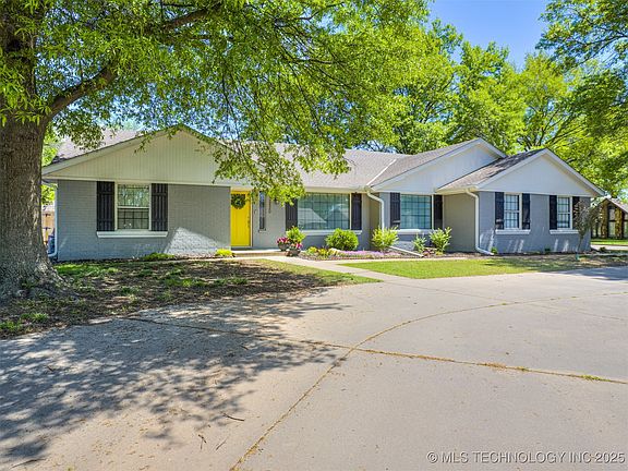 2nd image of 3220 SE Kensington Ct