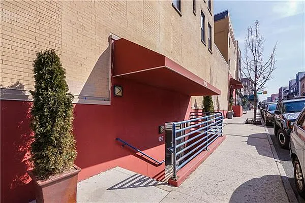 Sold by Avenue Sotheby's International Realty | media 21