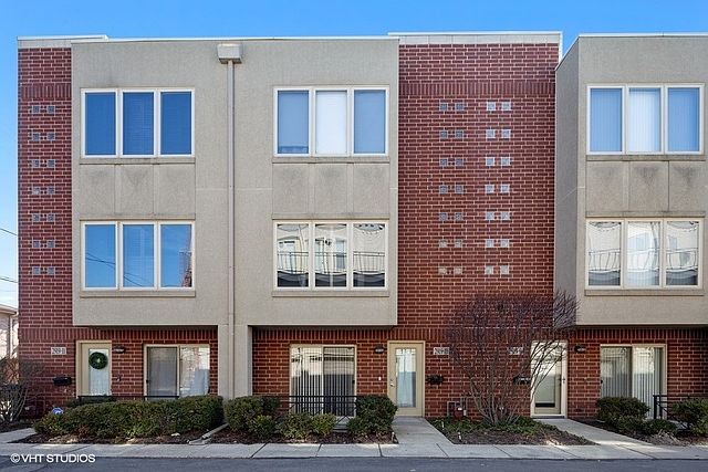 1st image of 2919 N Natoma Ave Unit 10