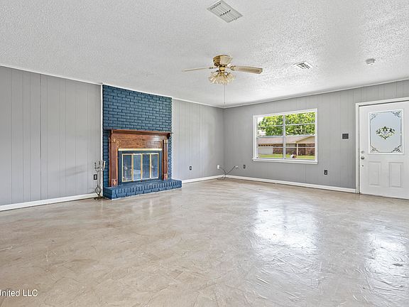 2nd image of 15433 Parkwood Dr N