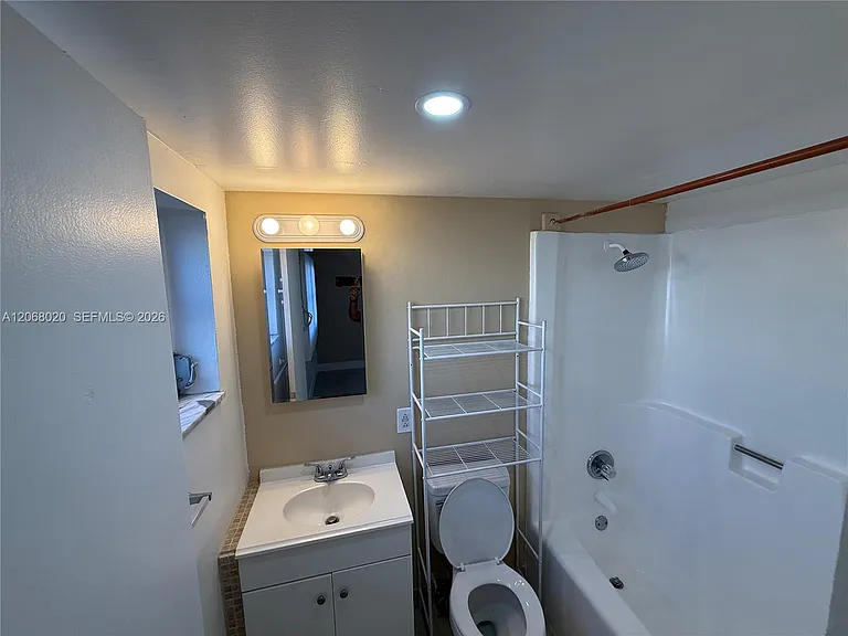 5168 NE 6th Ave #407 — Photo 29