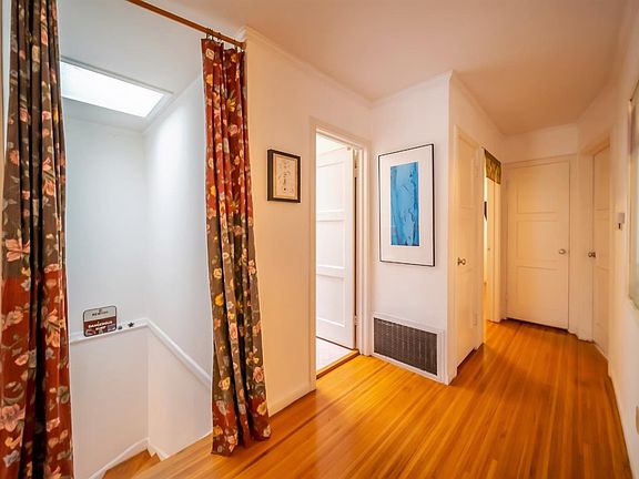 5th image of 2727 41st Ave