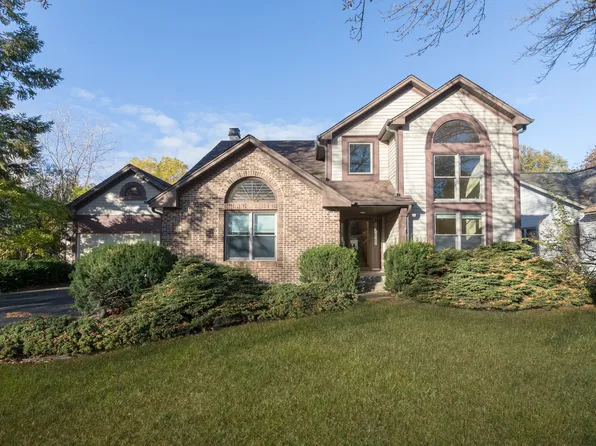 1956 N Lake Arlington Dr, Arlington Heights, IL 60004