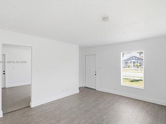 4th image of 921 NW 5th Ave