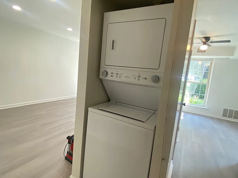 1006 Middleton Pl — Photo 11
