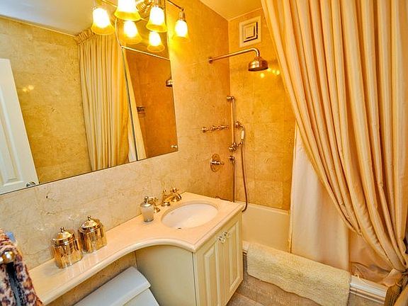 4th image of 220-224 E 60th St #10B