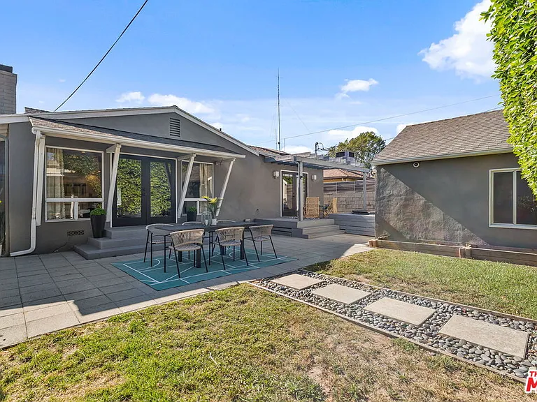 4460 Stansbury Ave — Photo 43